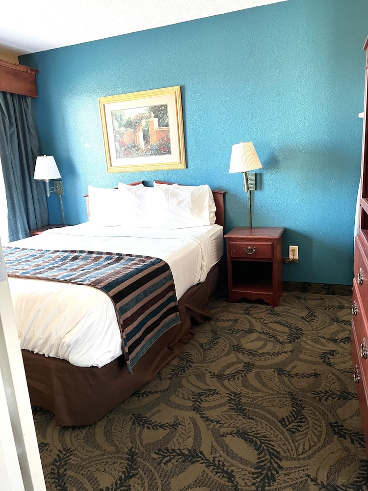 MainStay Suites Madison Airport 12/52