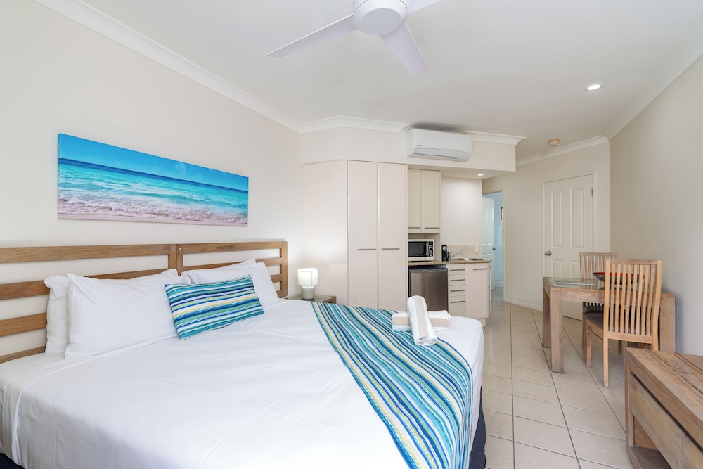 Studio, King Bed, Pool Access