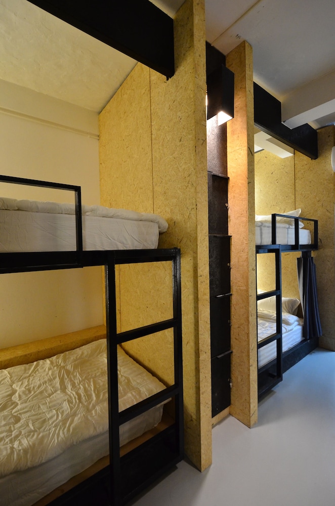 Hugger Hostel 45/58