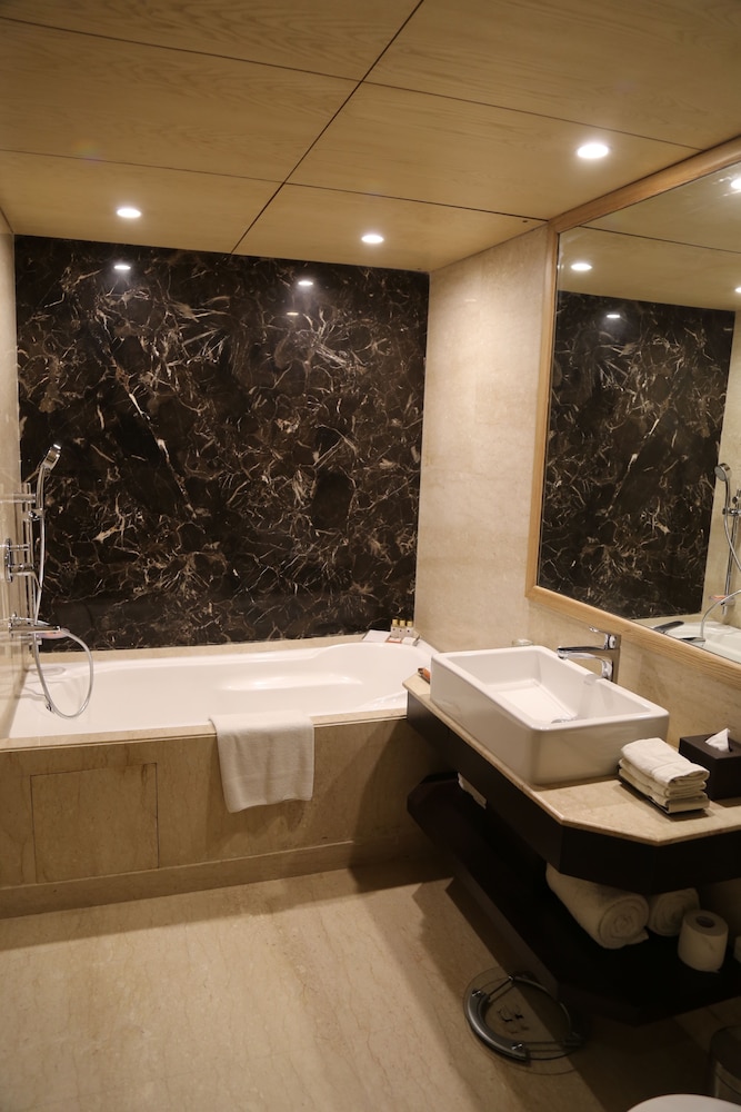 Country Inn And Suites By Radisson Bhiwadi 50/50