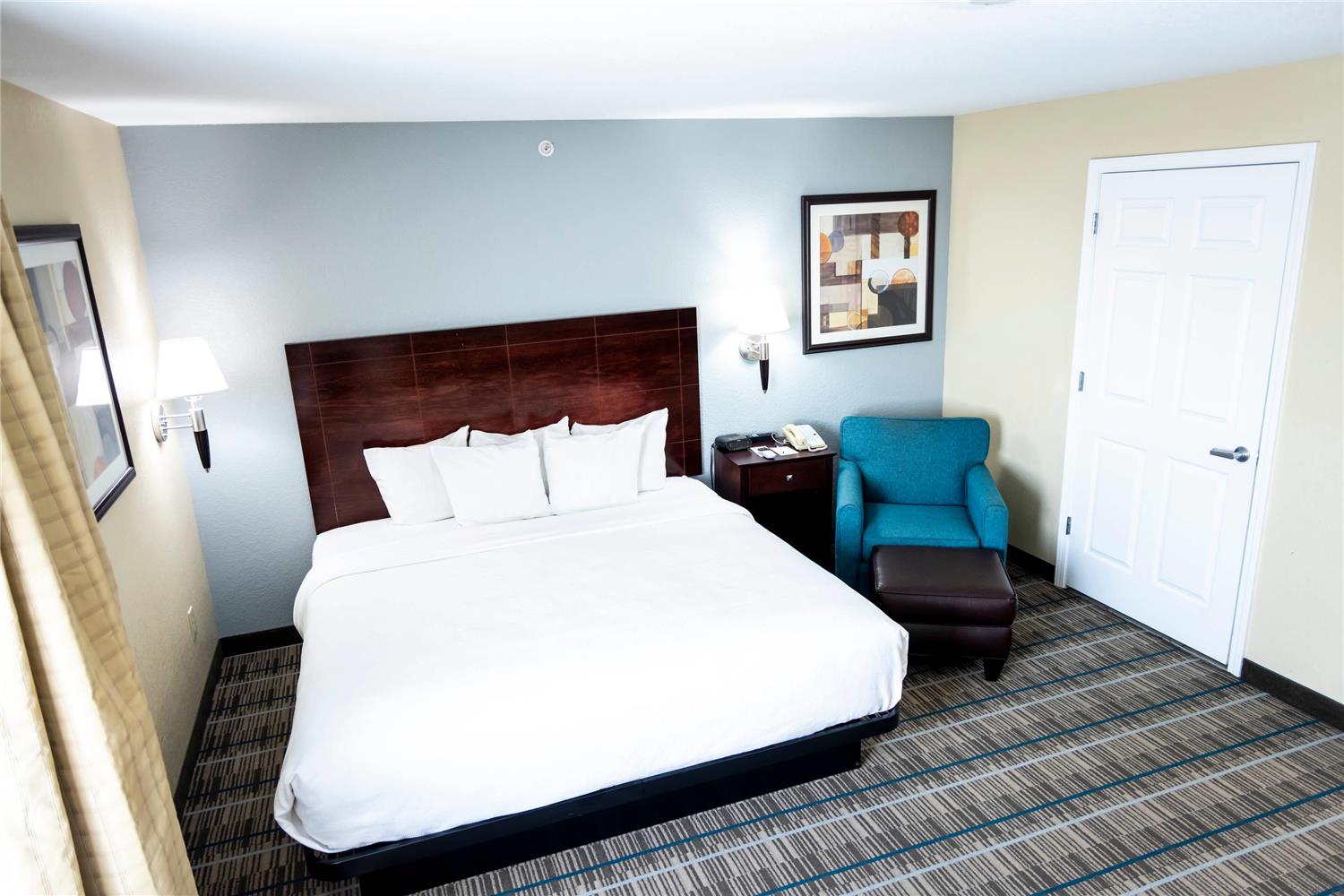 Efficiency, King Bed, Accessible