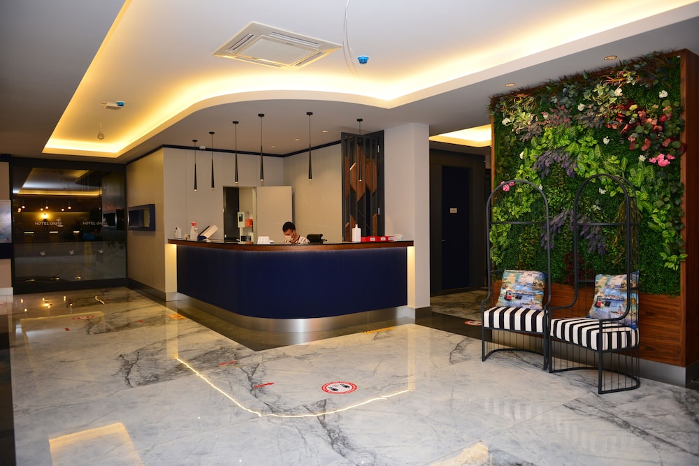 Oasis Hotel 9/30