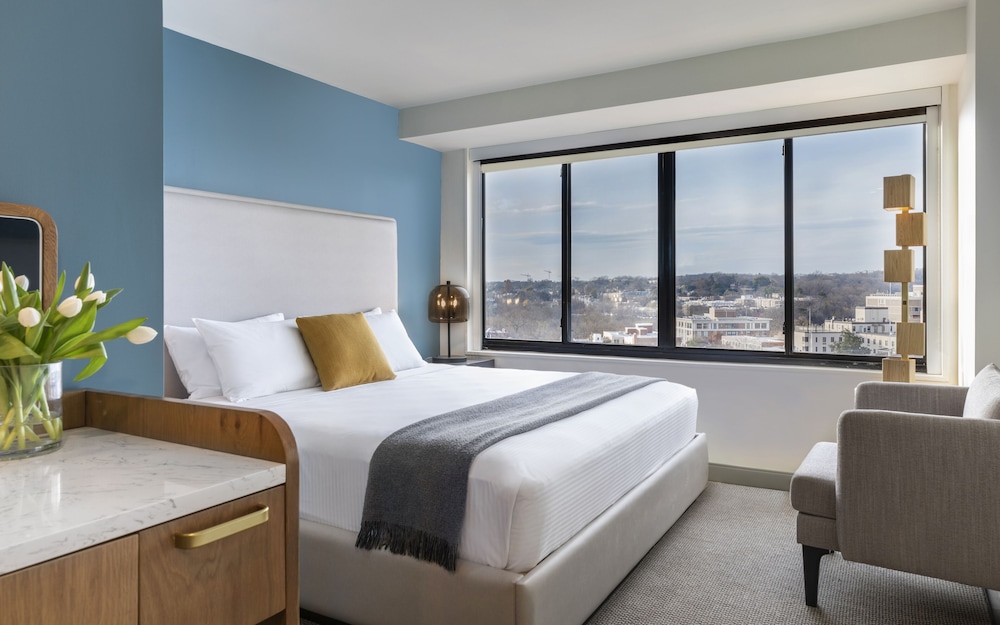 COZY, MADERA, KING BED