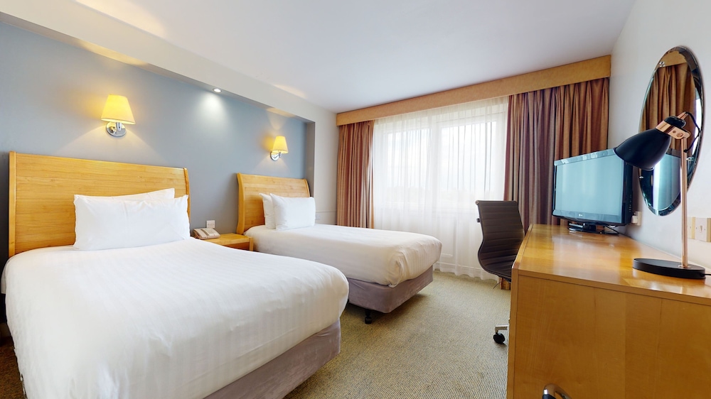 HOLIDAY INN BASILDON 31/75