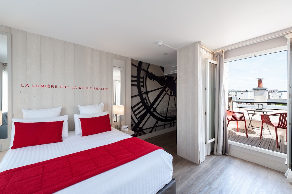 SUPERIOR, KING BED, BALCONY