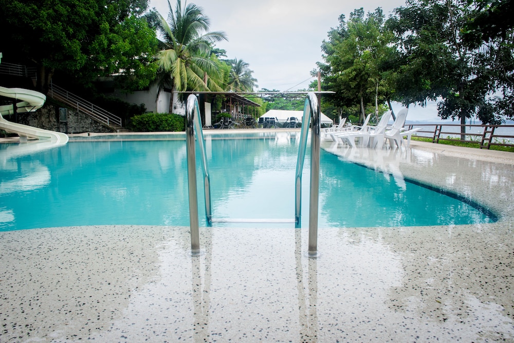 Almont Beach Resort 34/35
