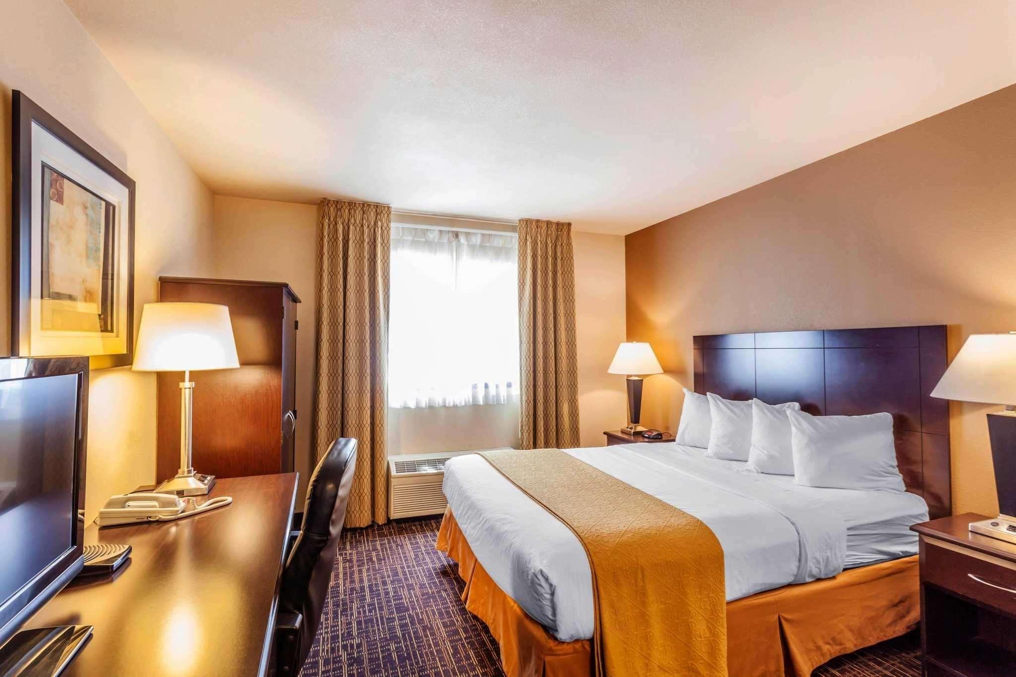 Quality Inn Near Seattle Premium Outlets thumb 4