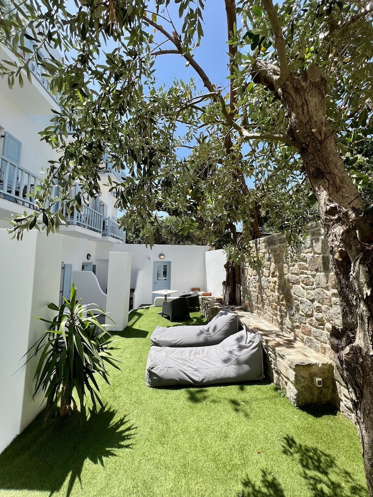 Matogianni Hotel 46/48