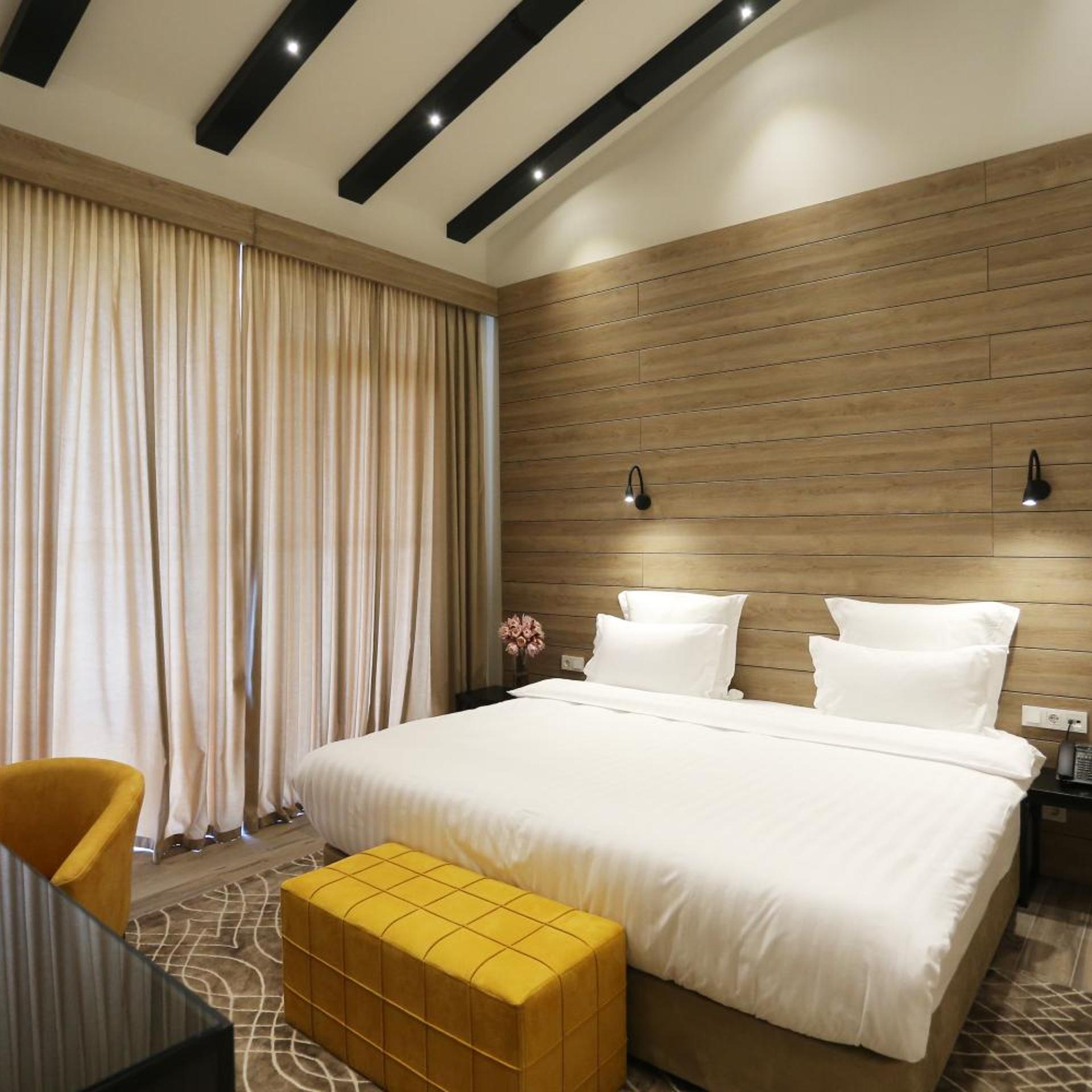Suite, Pool View, New Building
