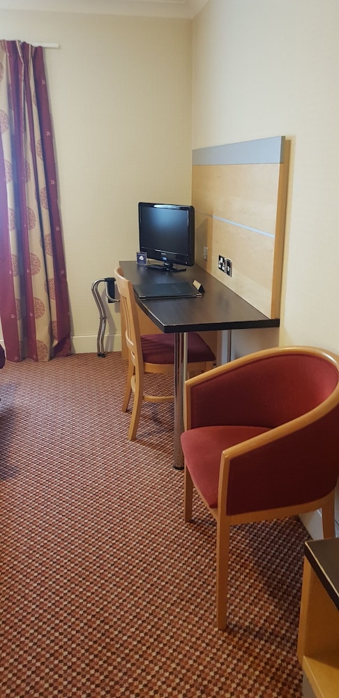 Tudor Lodge Hotel 32/45