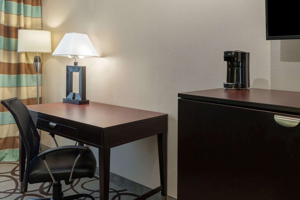 La Quinta Inn & Suites by Wyndham Fort Worth - Lake Worth 23/50