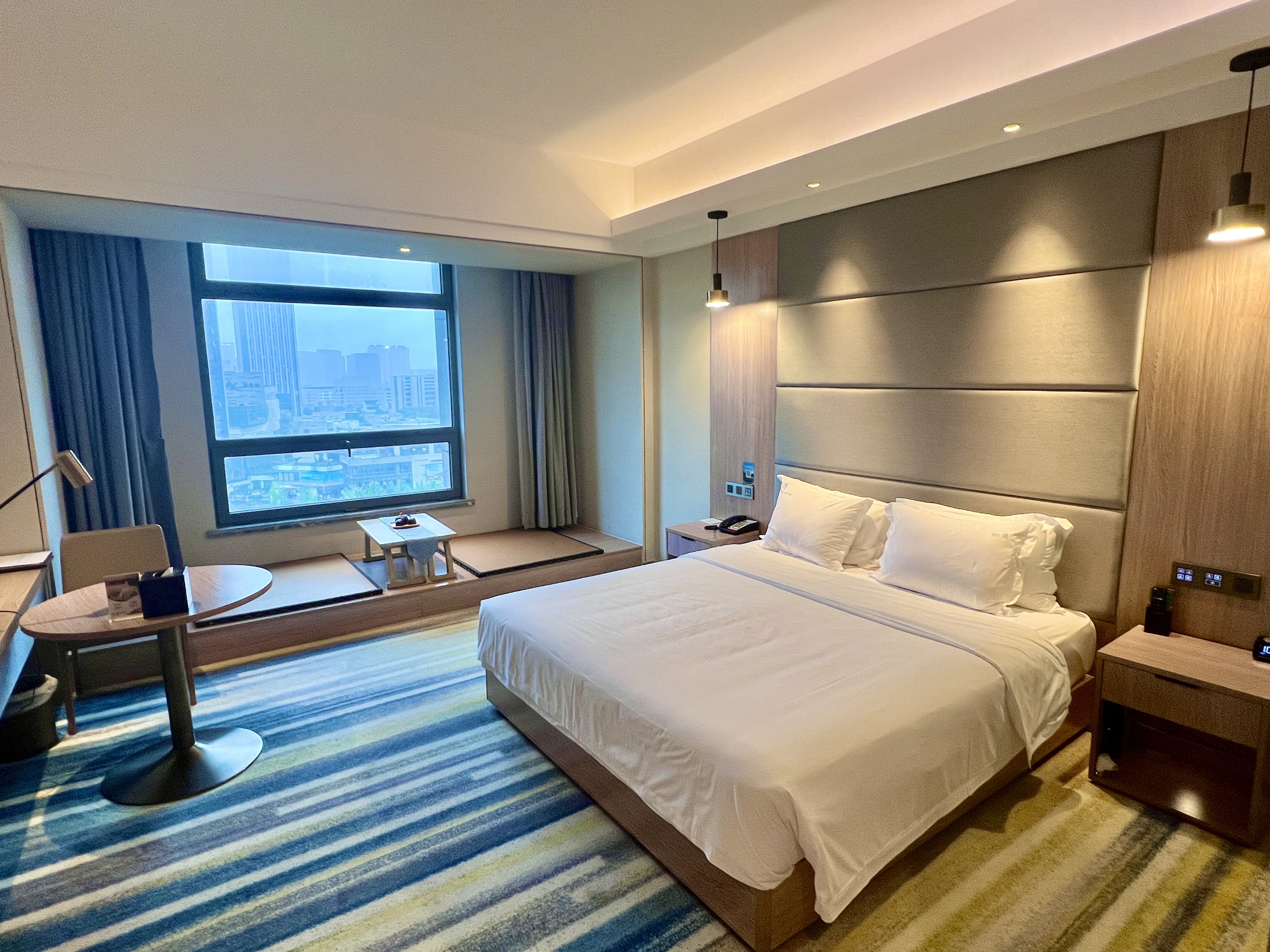 Standard, Futon Bed, King Bed, Middle Floor, Smoking