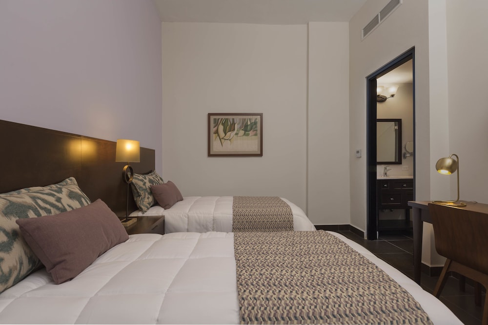Decanter Hotel 13/47