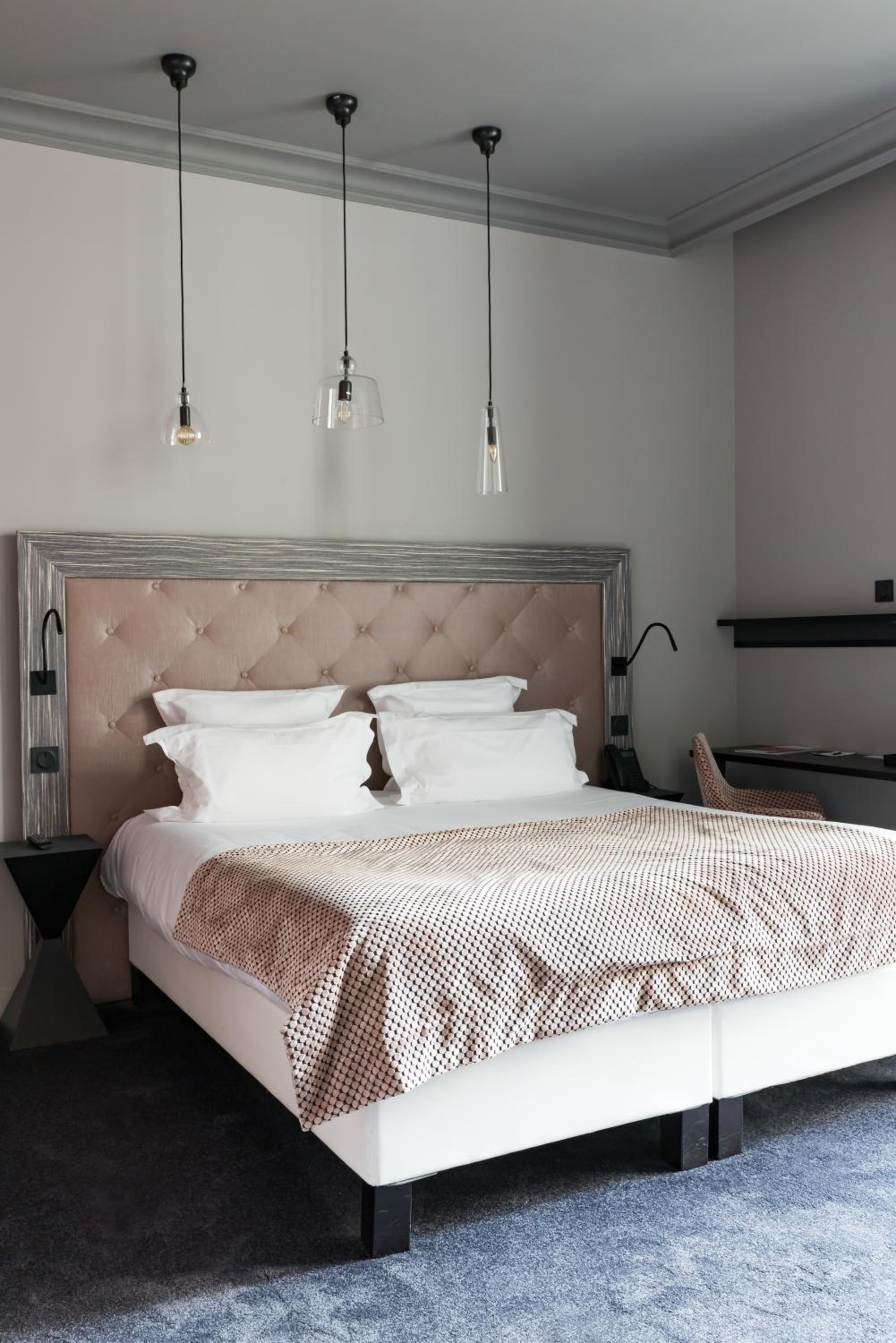 Parenthese, Double or Twin Bed, Terrace