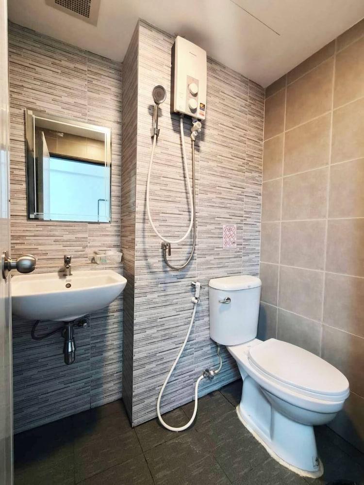 Kim Korner Hotel 53/54