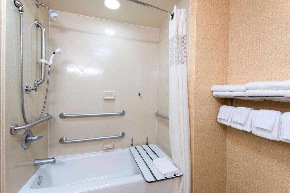 Hampton Inn Schenectady 8/48