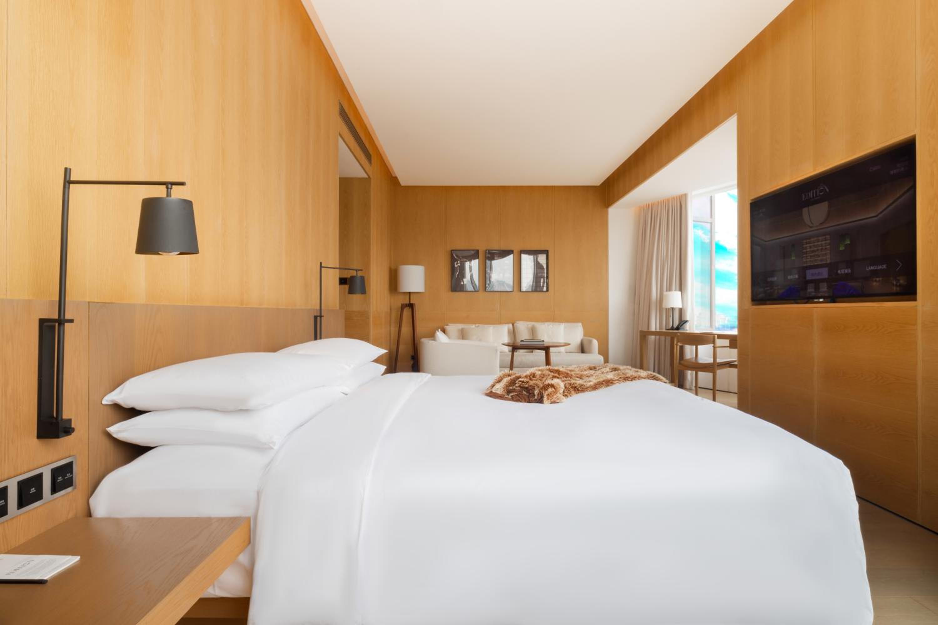 Room, King Bed, Pearl Tower View