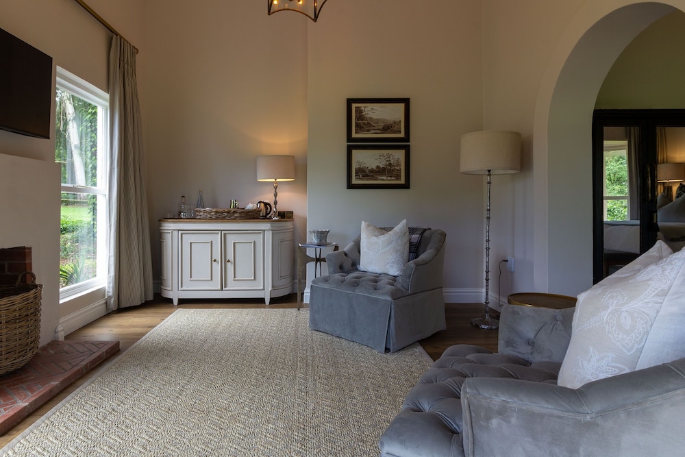 Hartford House 25/50