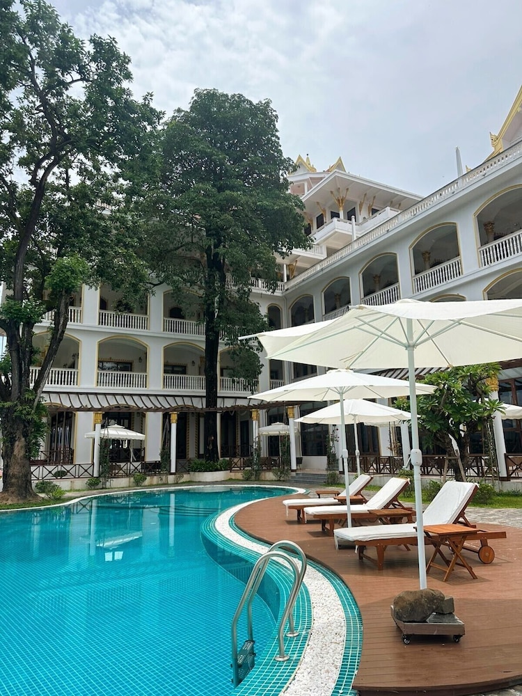 Champasak Palace Hotel 6/65