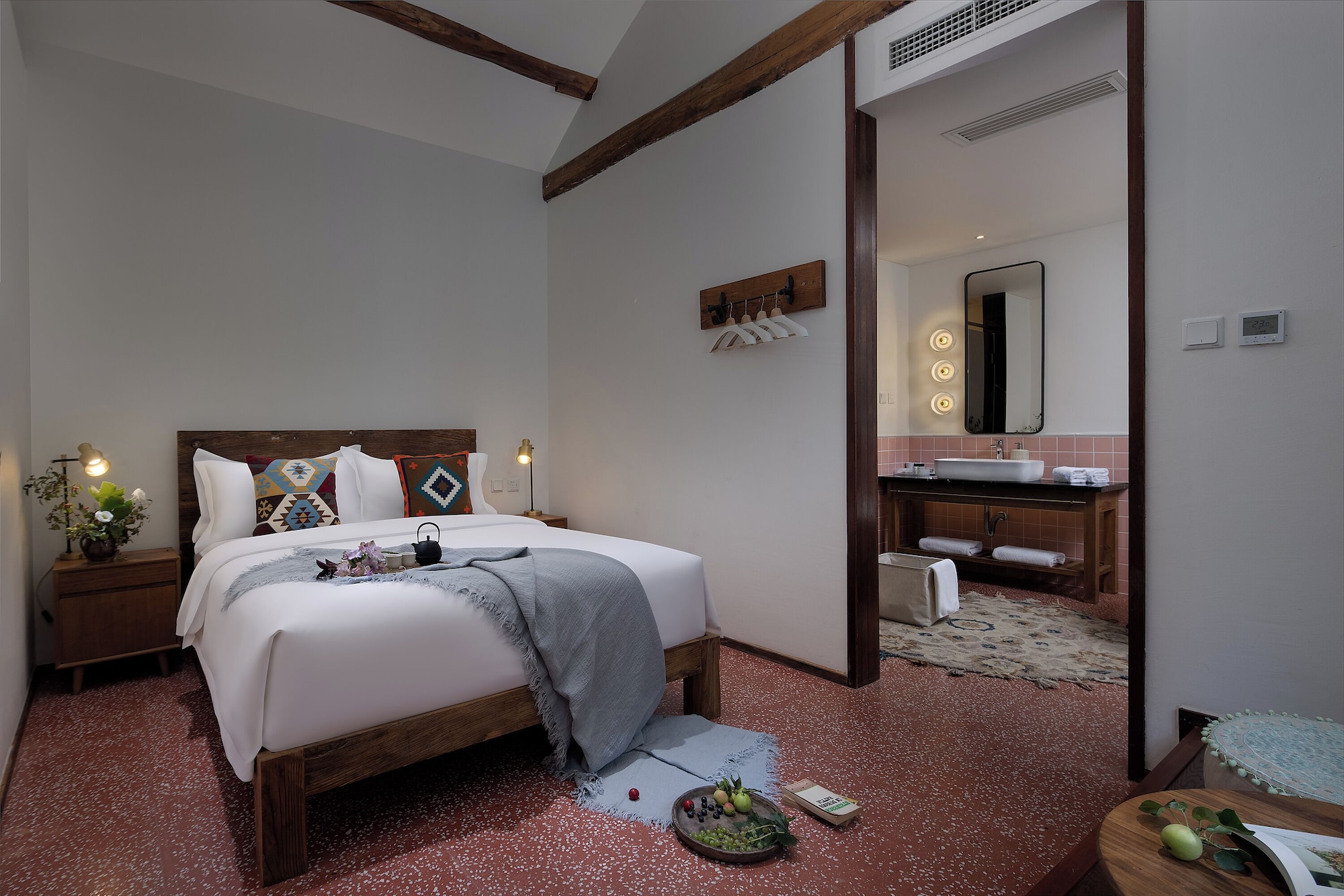 DELUXE, DOUBLE BED