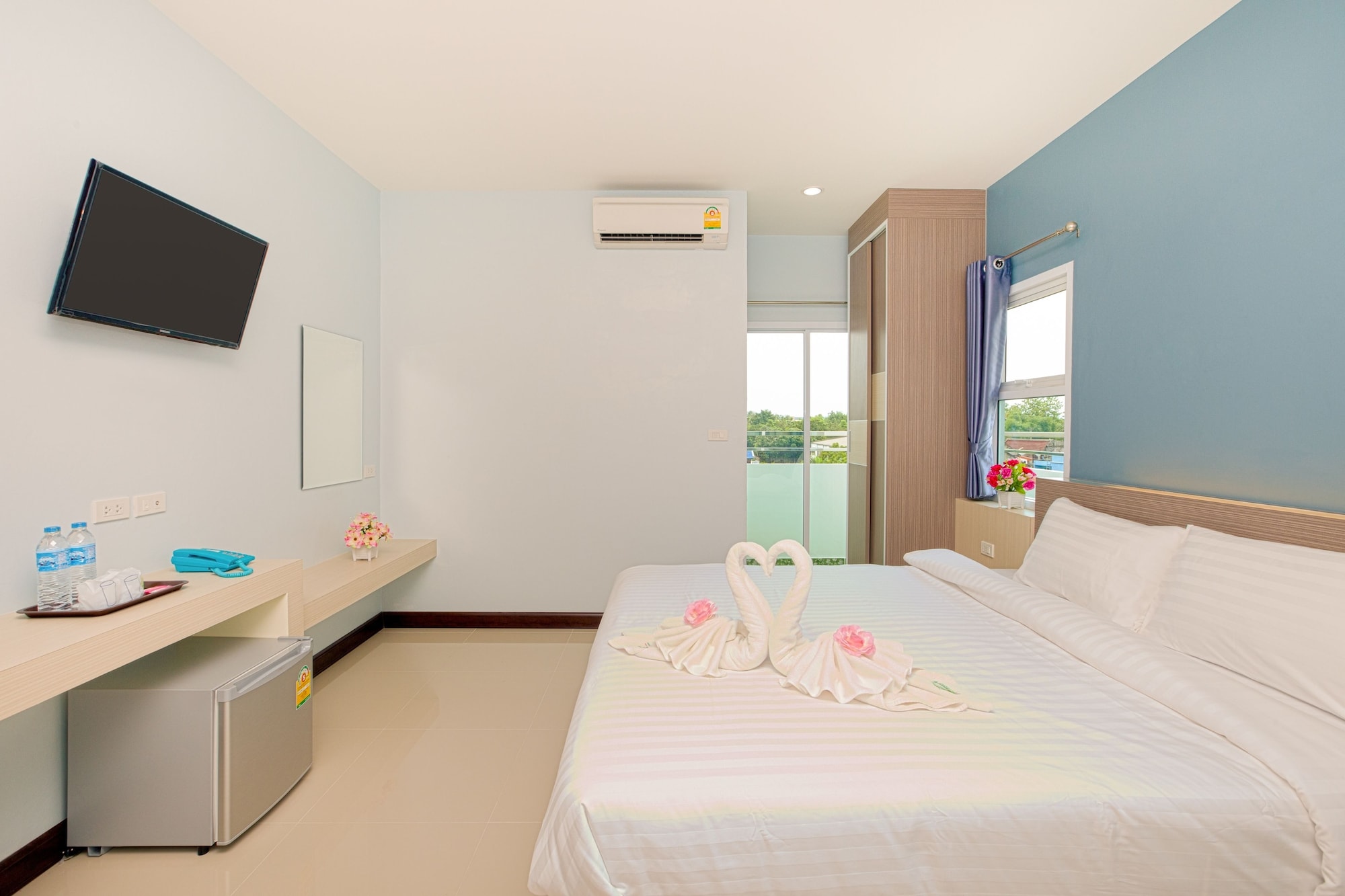 DELUXE, DOUBLE BED