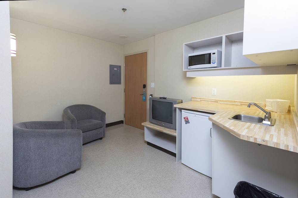 Residence & Conference Centre - Oshawa 9/22