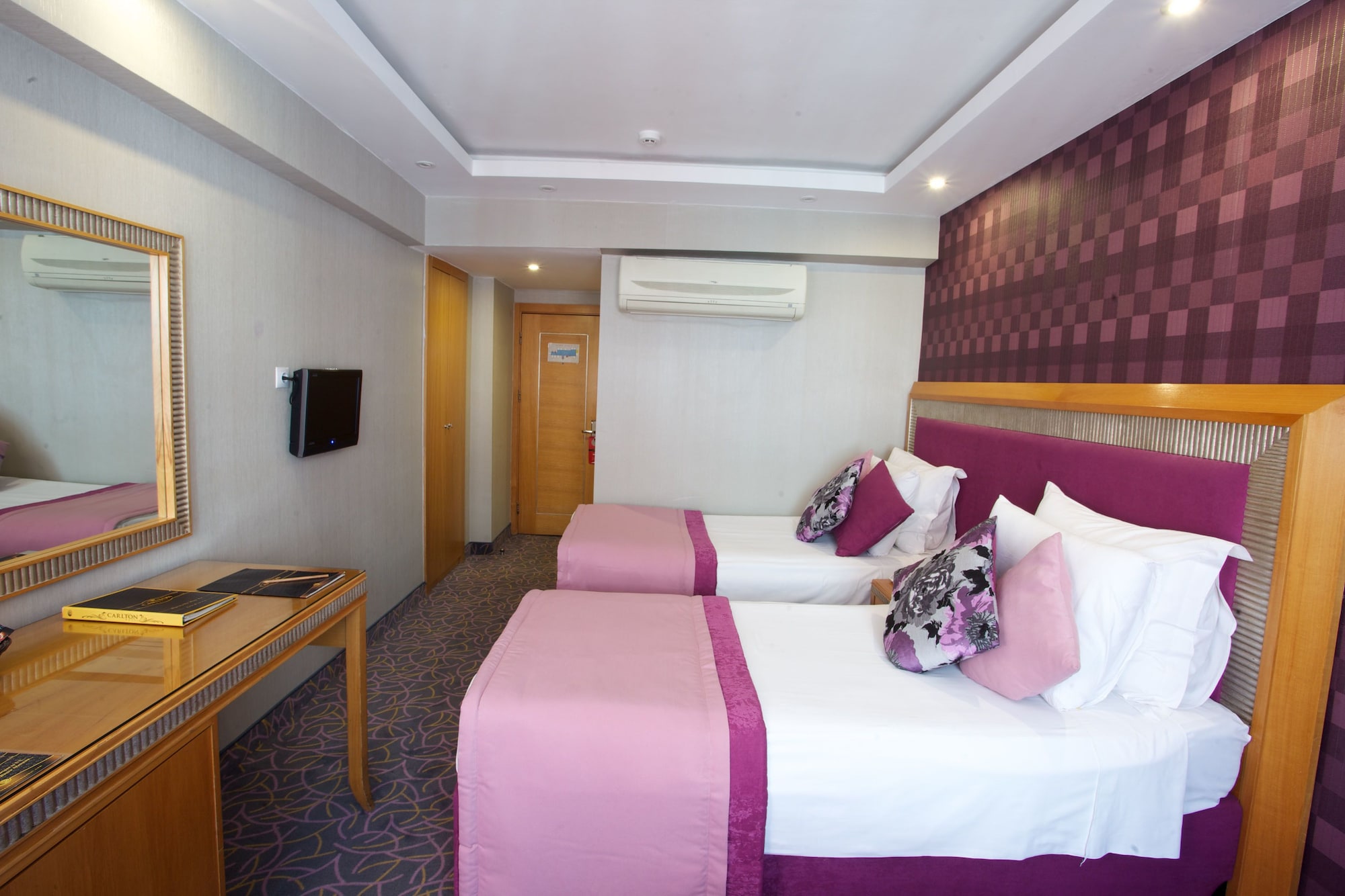 ECONOMY, DOUBLE OR TWIN BED