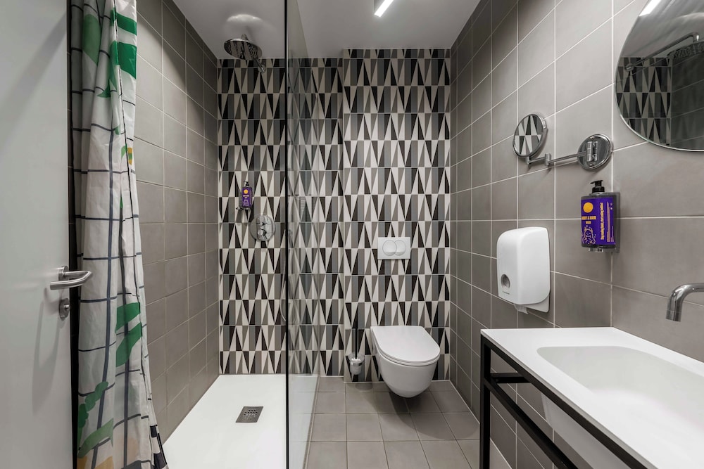Roof Top, Tent, 5 Beds, Shared Bathroom, Terrace, Ibis Styles Ljubljana The Fuzzy Log 2/3