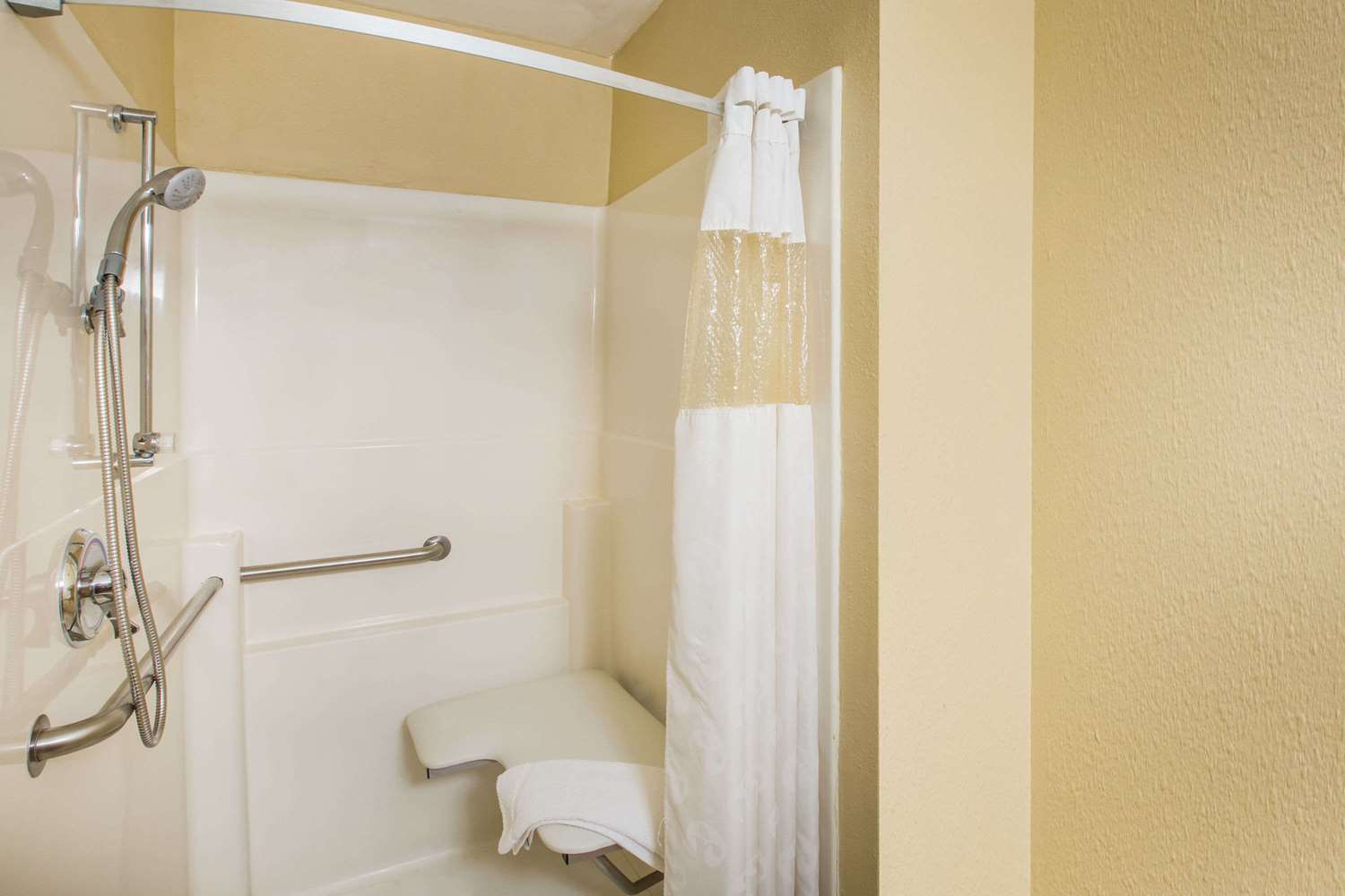 Ramada by Wyndham Sioux Falls 16/16