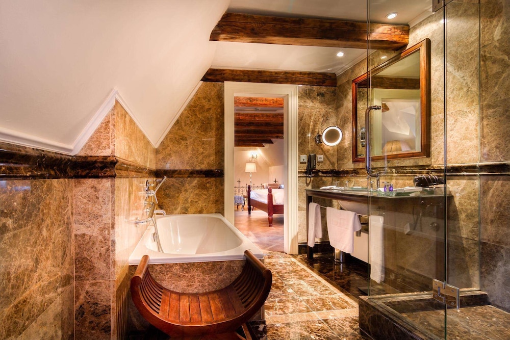The Dominican 48/50