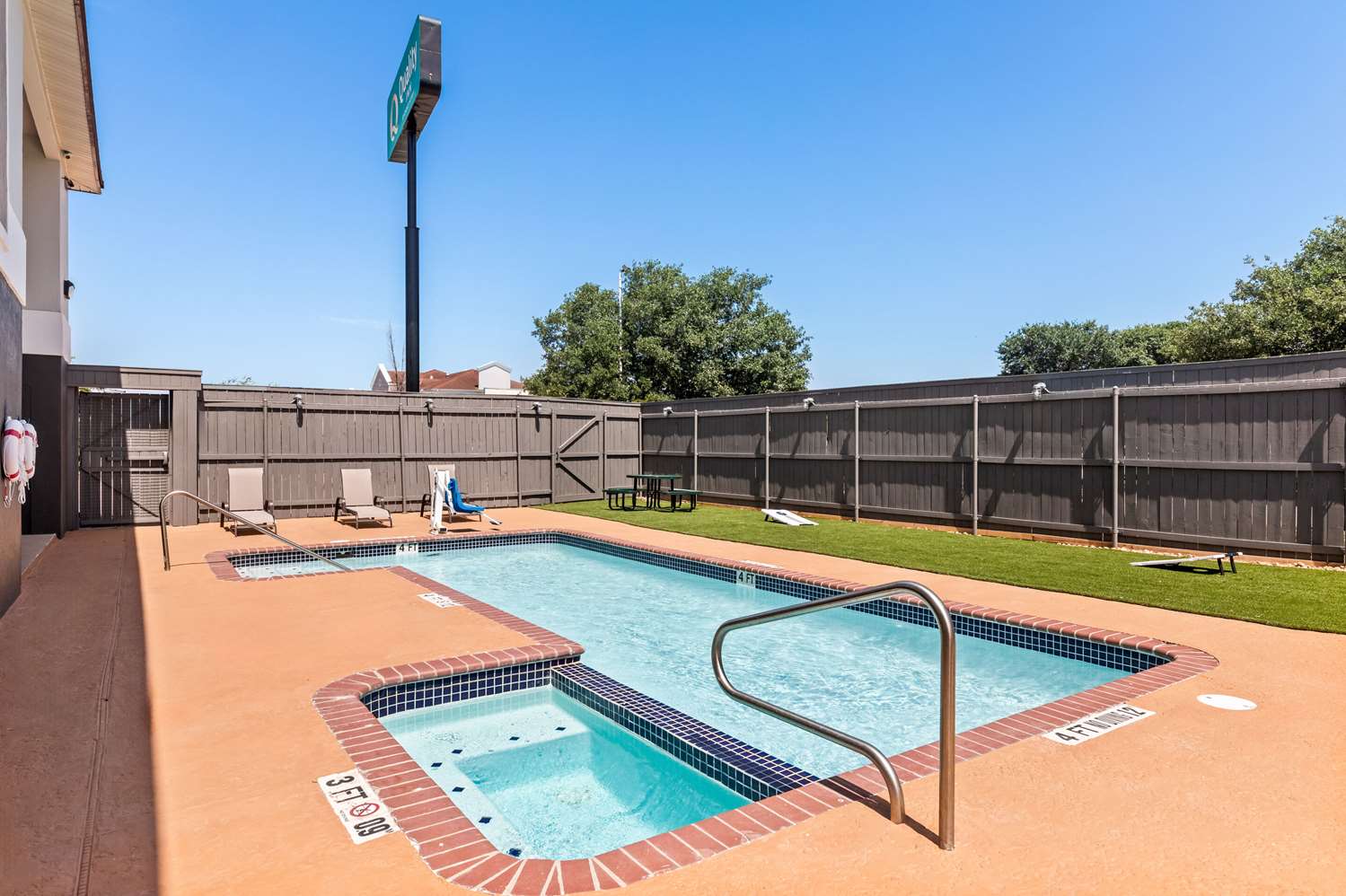 Quality Inn Bastrop, TX 21/42