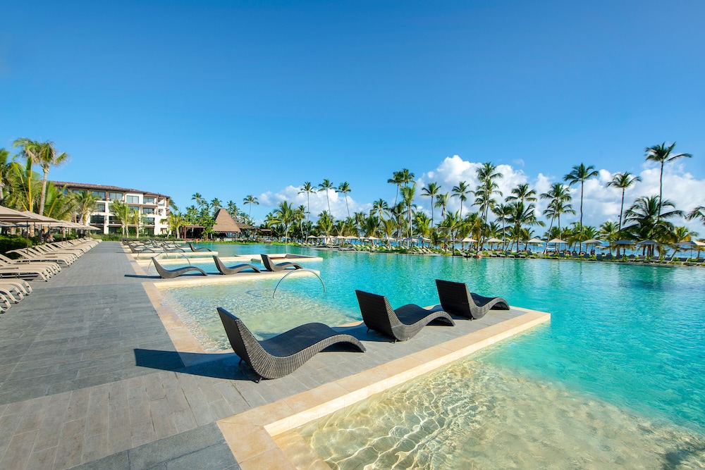 Unique Club at Lopesan Costa Bavaro 46/50