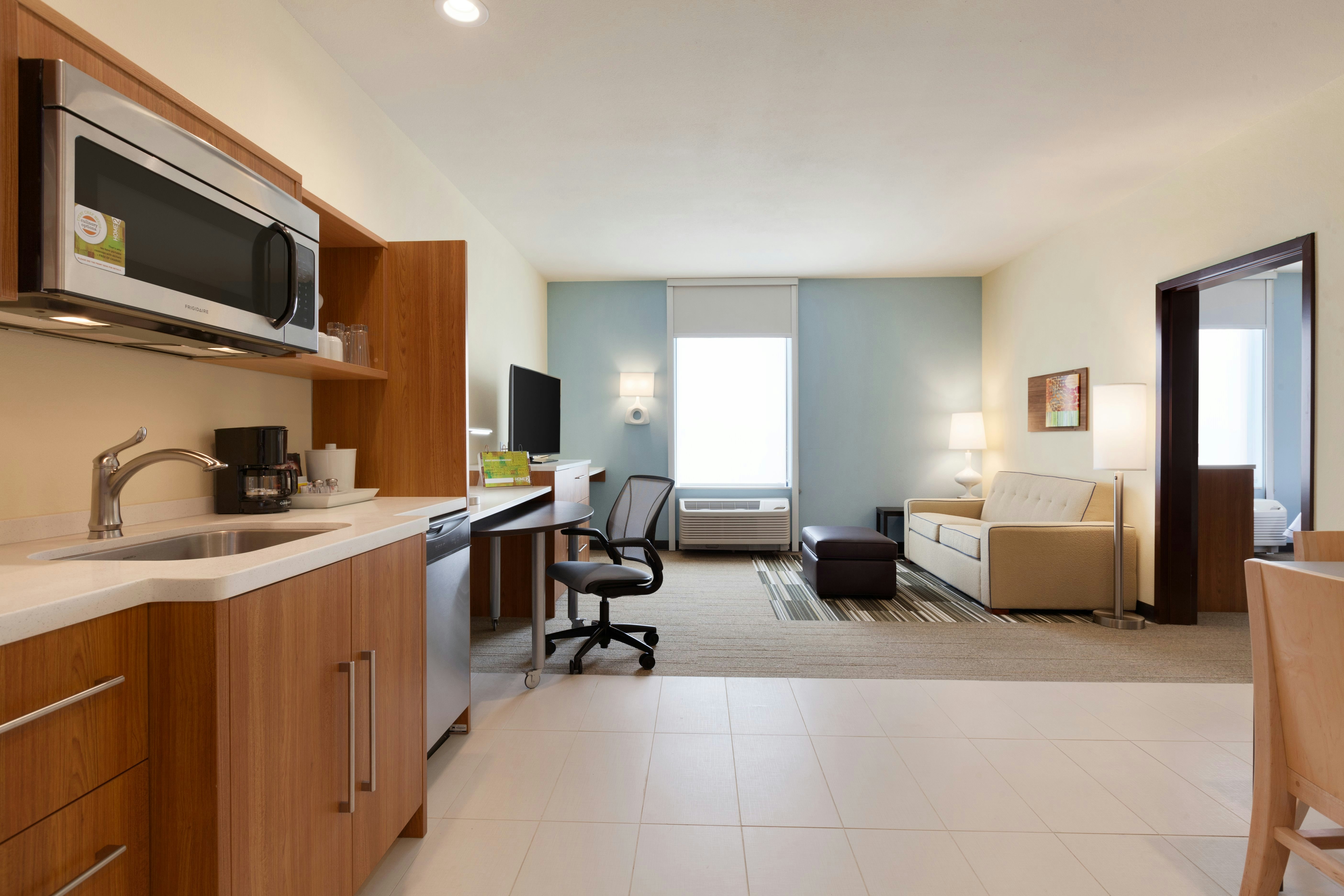 1 BEDROOM, SUITE, KING BED