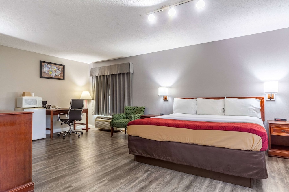 ROOM, KING BED