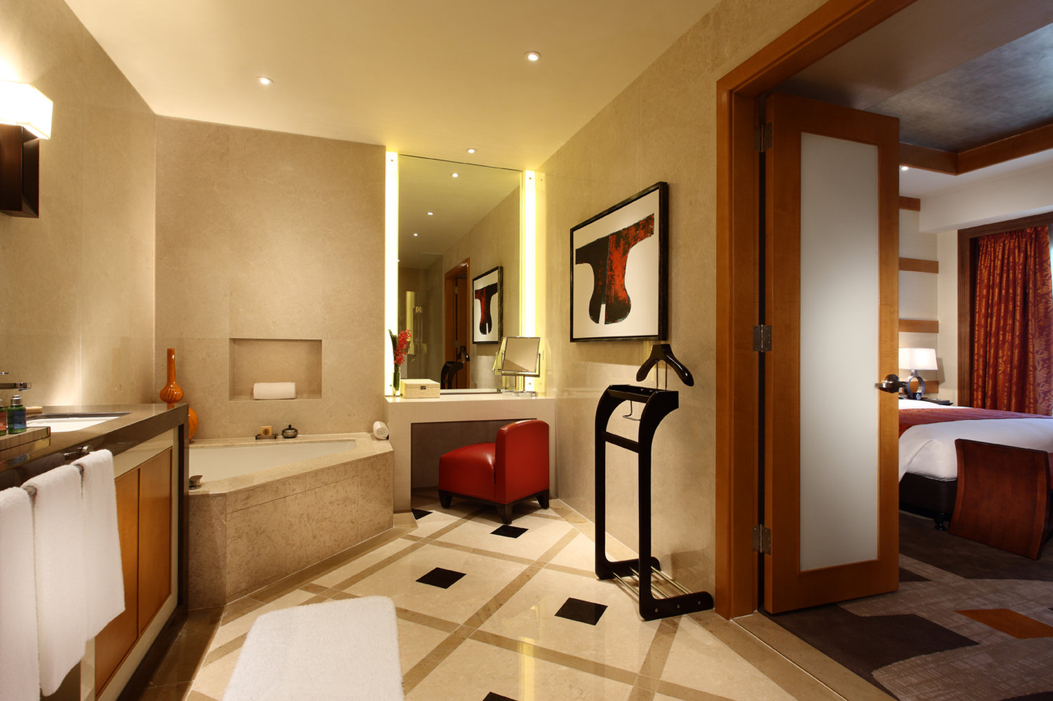 The Londoner Hotel (ex Holiday Inn Macao Cotai Central) 50/50