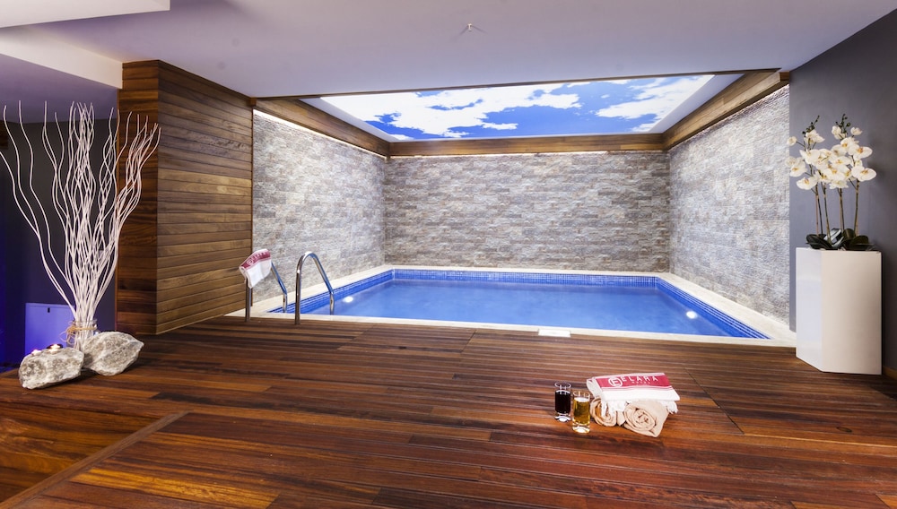 Majura Hotel 26/50