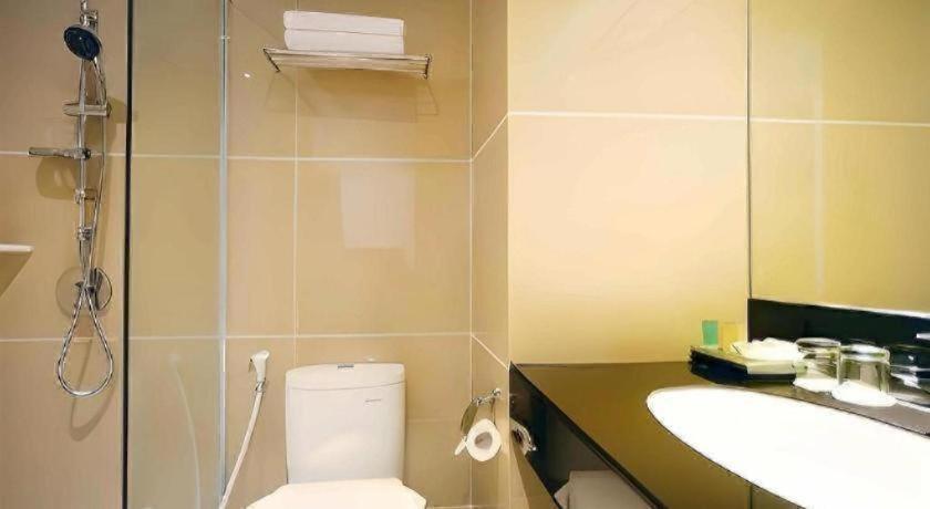 Ayola First Point Hotel Pekanbaru 47/48