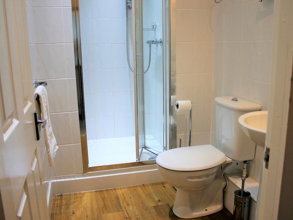 The Winchmore Hotel 43/46