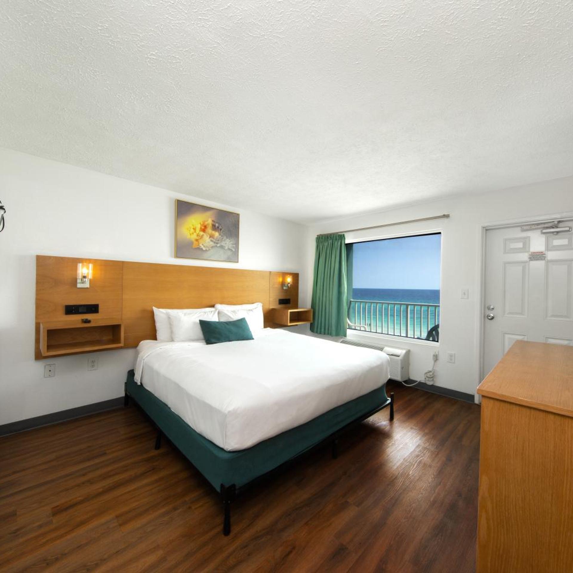 Suite, King Bed, Ocean or Gulf View, Accessible
