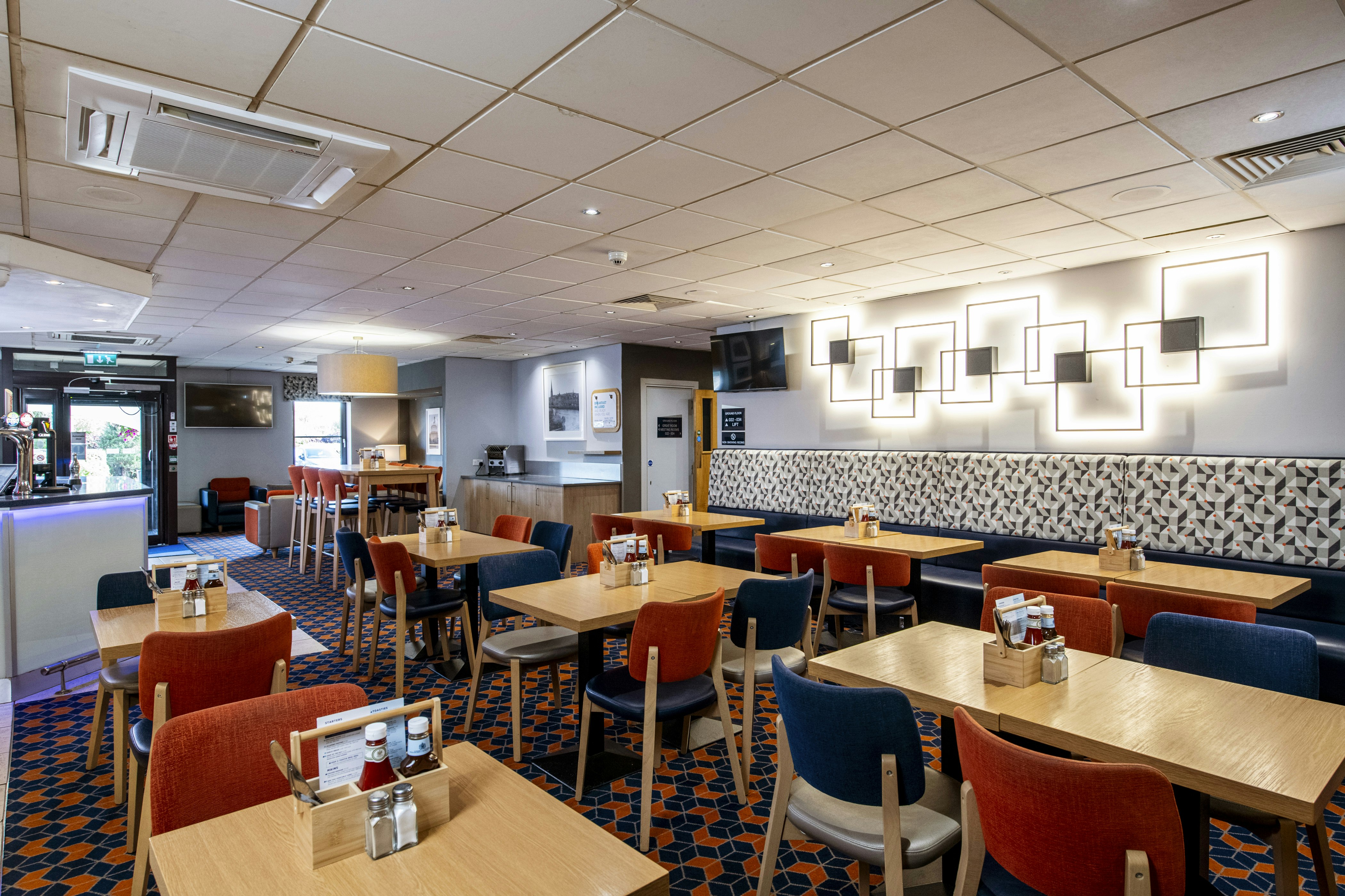 Holiday Inn Express Perth 45/72