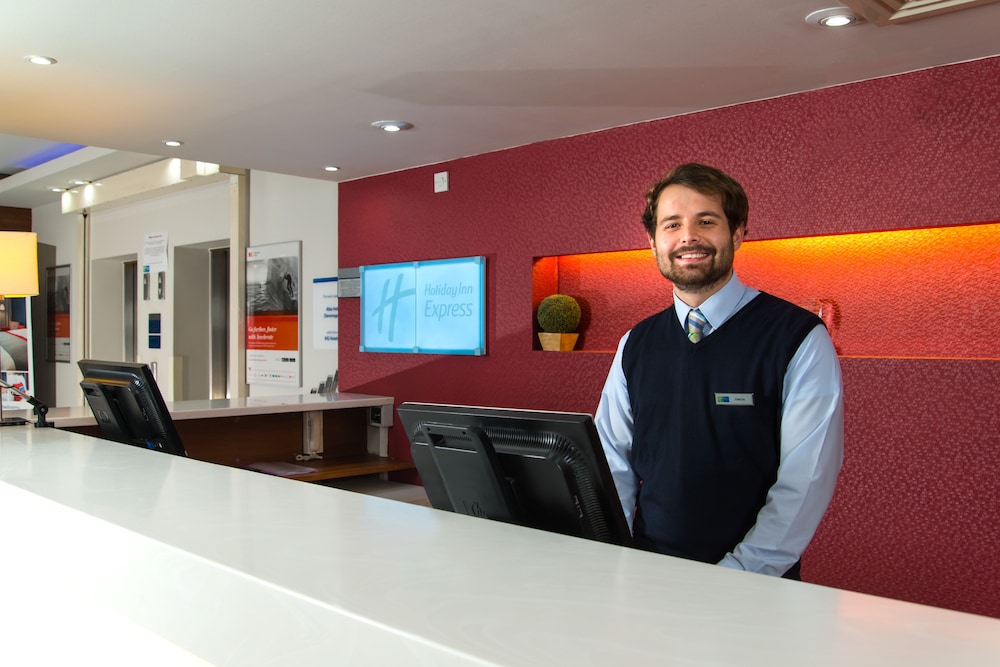 Holiday Inn Express Stevenage 7/66