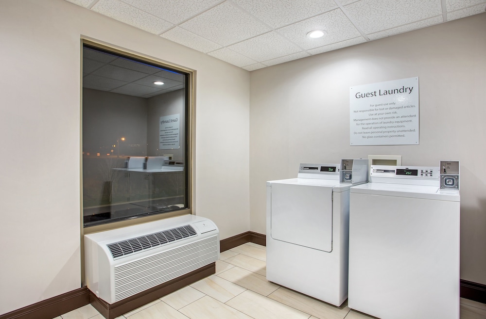Holiday Inn Express Hotel and Suites Morristown 32/49