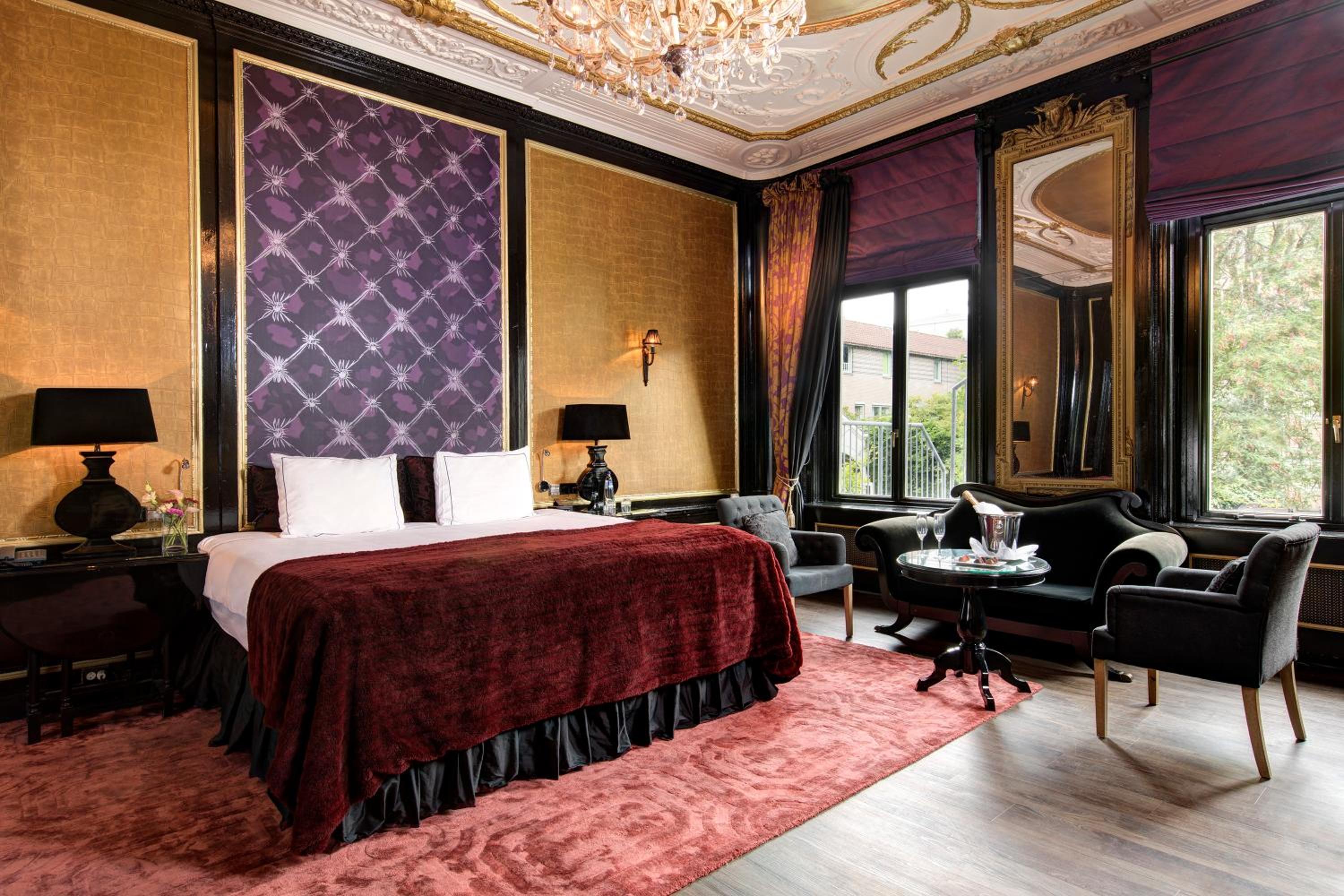 Royal, Suite, House, Two Story, Hot Tub