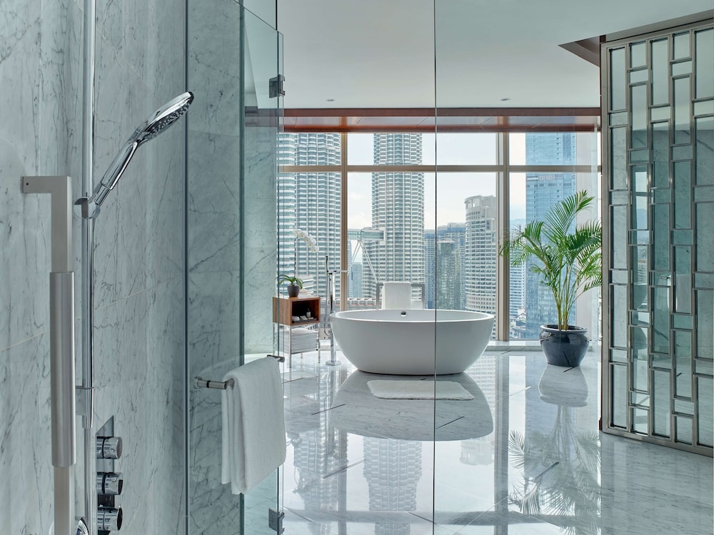 GRAND HYATT KUALA LUMPUR 10/69