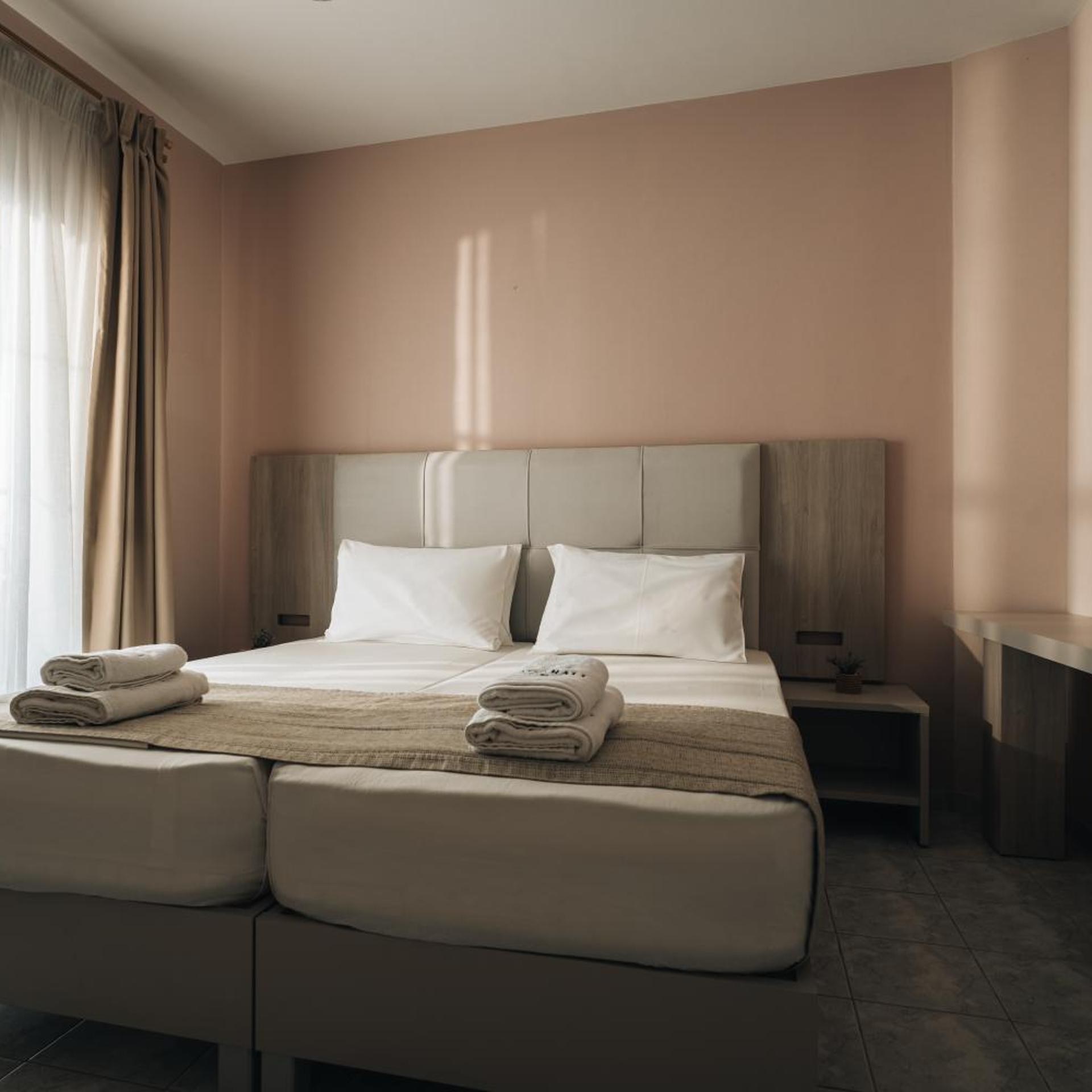 Dream Hotel 25/71