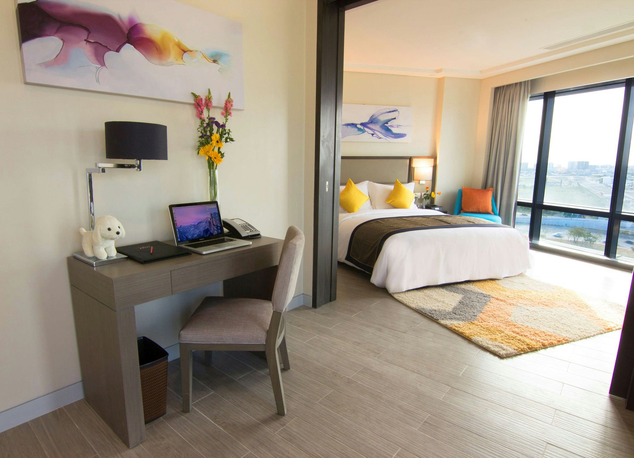 1 Bedroom, Executive, Suite, Airport View, Living Area