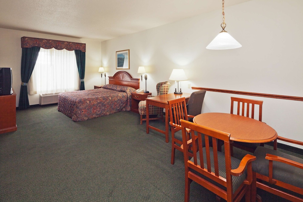 Country Inn and Suites by Radisson Prairie du Chien 21/36