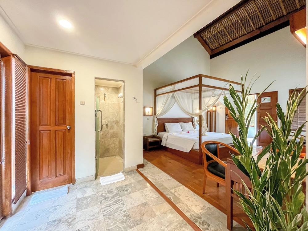 The Lagoon Bali Pool Hotel and Suites 29/50