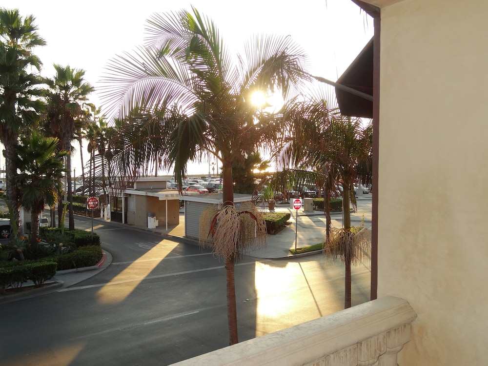 Balboa Inn 5/73