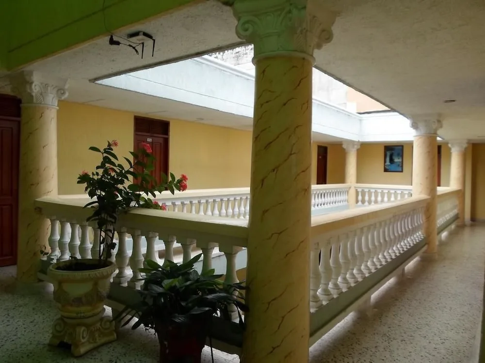 Hotel Colonial Inn 8/26